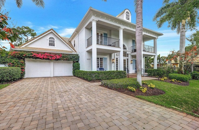 Hemingway Place - near Venetian Village