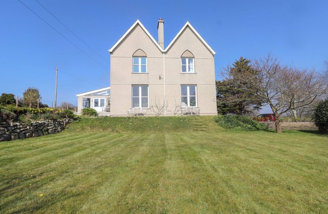 HEN FICERDY, family friendly, luxury holiday cottage in Pwllheli