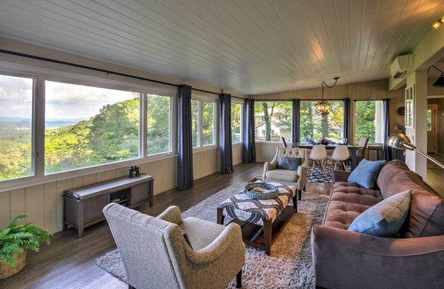 Hendersonville Home w/Views - 3 Mi to Downtown!