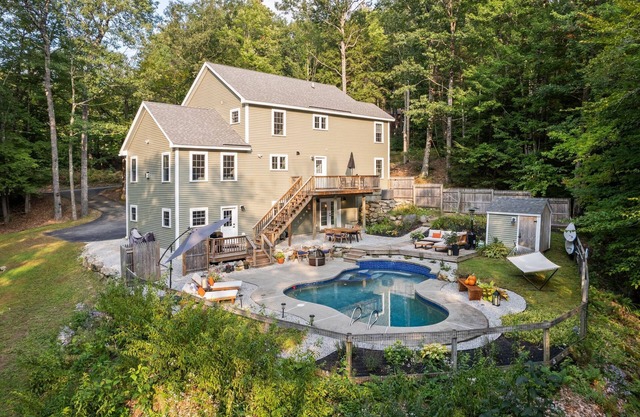 Heritage Hill Hideaway · Pool, Sauna, Hot Tub, 10 mins to Squam Lake Beach