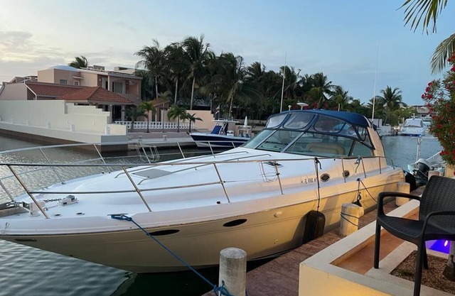 Hermoso Yate en Puerto Aventuras, Quintana Roo.