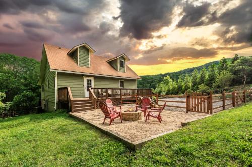 Hickory Nut Hideaway by AvantStay Mountain Views