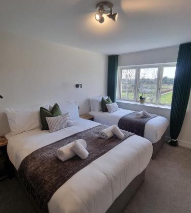 Hidden Acres- Deluxe Double & Single bedded room