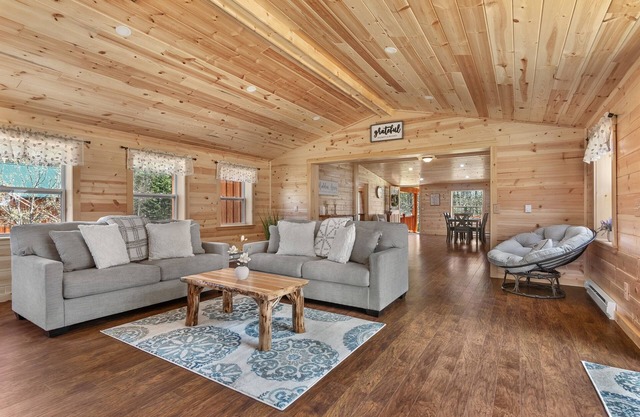 Hidden Cabin W Fire Pit Lake Access Hot Tub Kayaks
