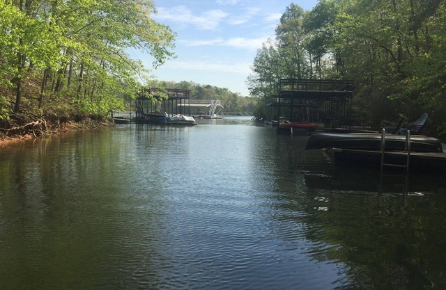 Hidden Gem on Lake Lanier in North GA Mtns- Leaf Peepers & Lake Views: I Got You