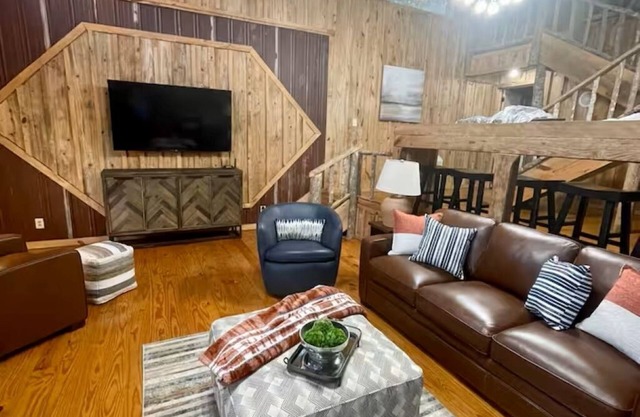Hidden Oaks Comfy Cabin #7