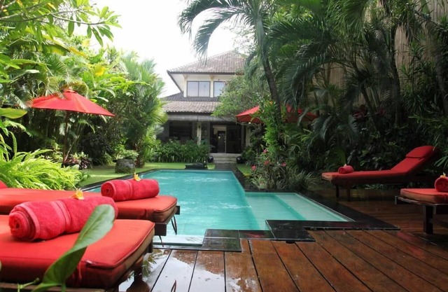 Hidden oasis with private pool in the heart of Seminyak & only 10 mins to beach