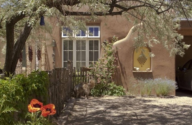 Hidden Treasure - Steps from Canyon Road