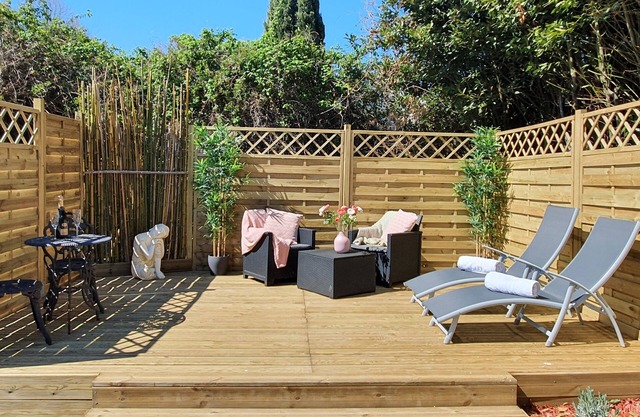 Hideaway gite for 2 with private garden and sundeck, close to Atlantic beaches.