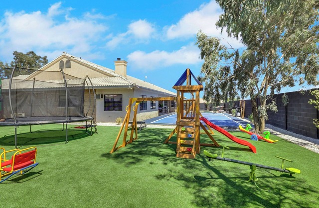 High-End 5 Stars Villa 5BR Private Pickleball!