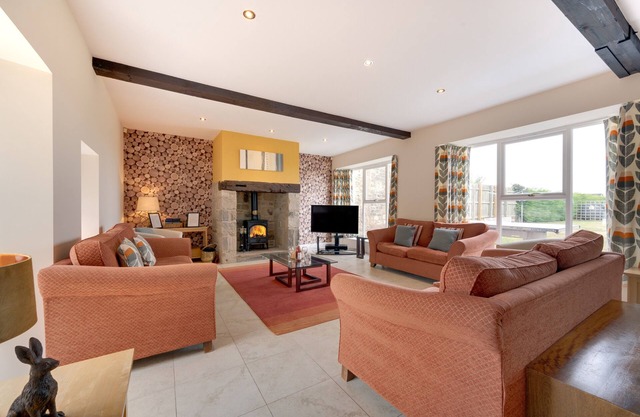High Mill - Four Bedroom House, Sleeps 10
