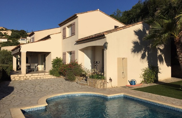 High-quality villa with air conditioning, swimming pool and magnificent sea views