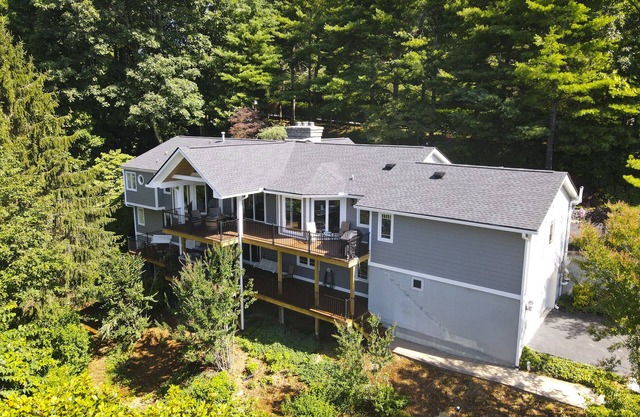 High Society in Hendersonville: Beautifully Renovated Mountaintop Home