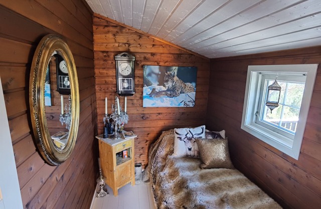 High standard cabin with view, hiking and fishing Ocean boat rental possible
