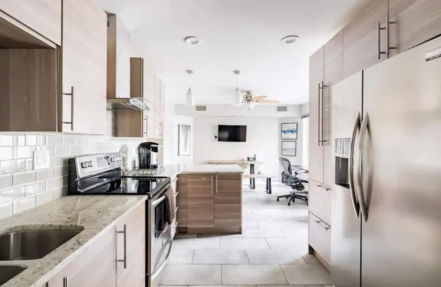 High tech 1BR Condo with Basement Lounge