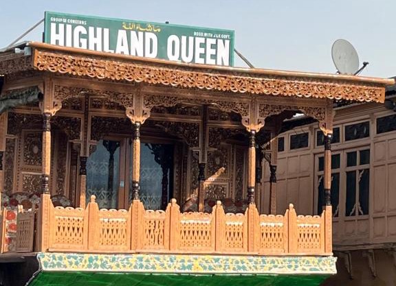 Highland Queen Houseboat