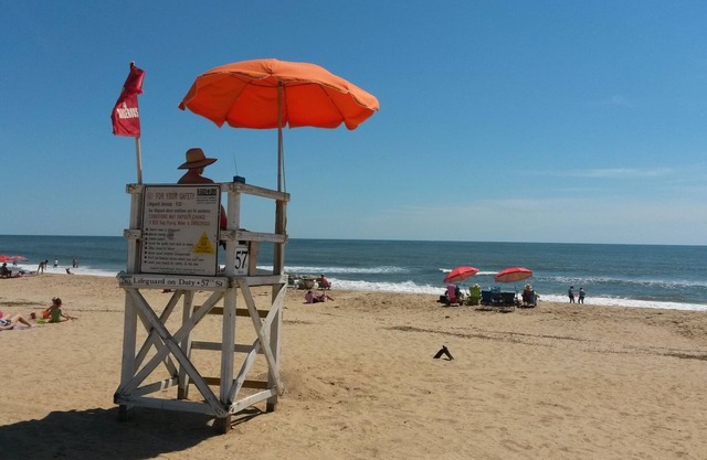 Highly rated, clean, ground floor condo w/pool; steps to beach.