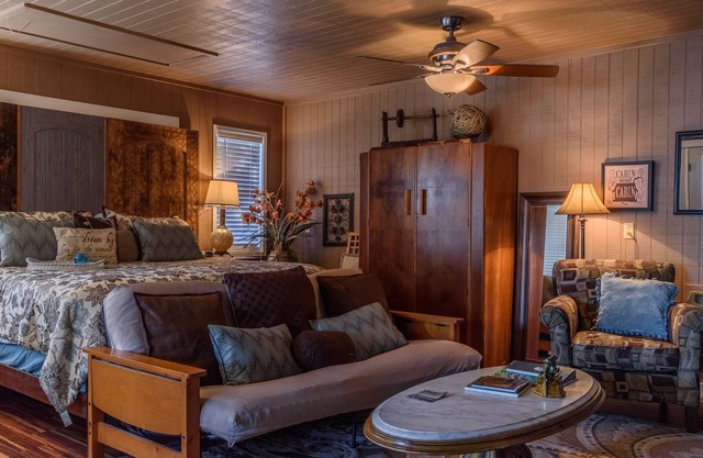 Hill Country Elegance on Old Ingram Loop-Cabin 1