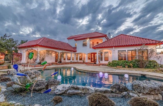Hill Country Estate | Venue+Pool+Spa+Near Downtown