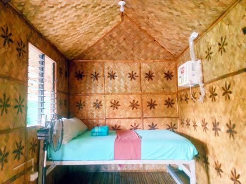 Hilltop chalet, with AC, private bathroom, kitchen & balcony with views