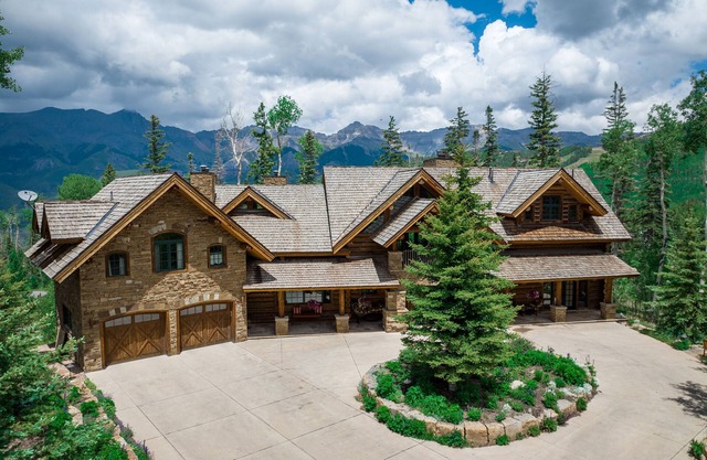 HILLTOP HIDEAWAY- A Magical Mountain Ski Estate with Game Room, Hot Tub, and Vie