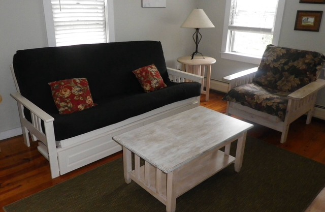 Historic 2 Bedroom sleeps 6 Tastefully Decorated, ~AC~Apartment