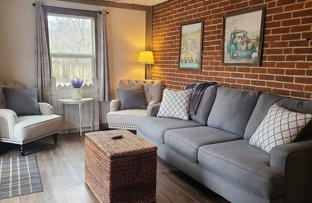 Historic 4 bedroom Farmhouse in the heart of Rosebud!