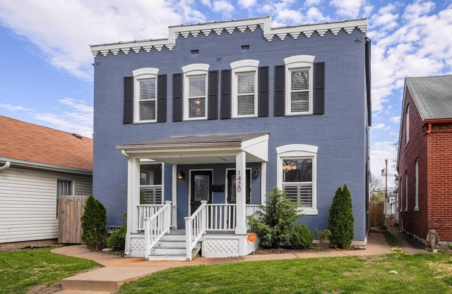 Historic 4‑BR Farmhouse Steps to Main Street