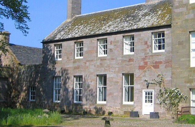 Historic and spacious farmhouse wing near Crail