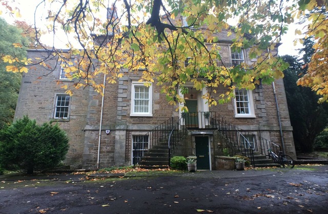 Historic Apartment in Colinton Village with Car Parking