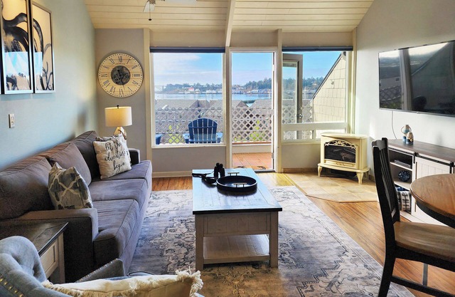 Historic Bayfront! Stellar Bridge & Bay Views! Bay Dreaming
