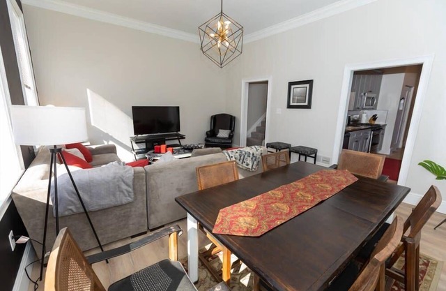 Historic Brownstone Loft-Walk to Casino & Stadiums