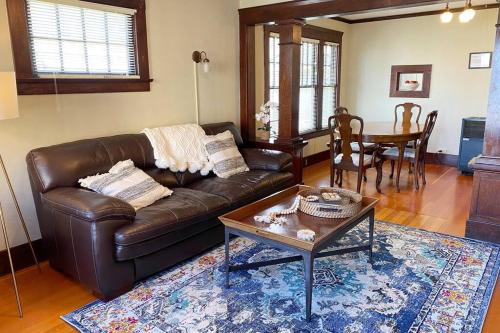 Historic Downtown Flat, # 2