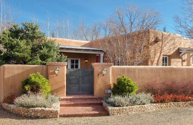 HISTORIC EAST SIDE ~ Warm and inviting Walk to canyon road.