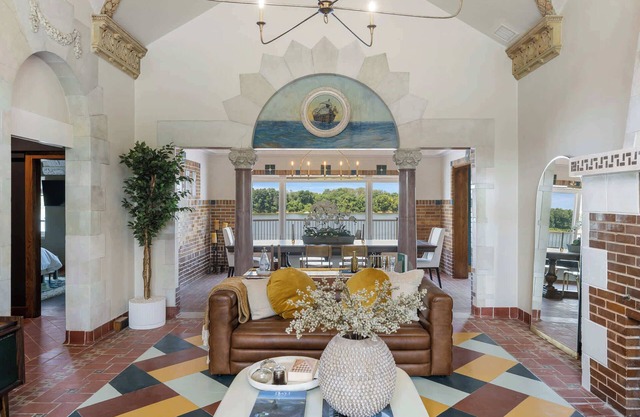 Historic Gaffney House, Exclusive River Estate