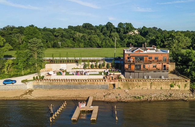 Historic Gaffney House, Exclusive River Estate