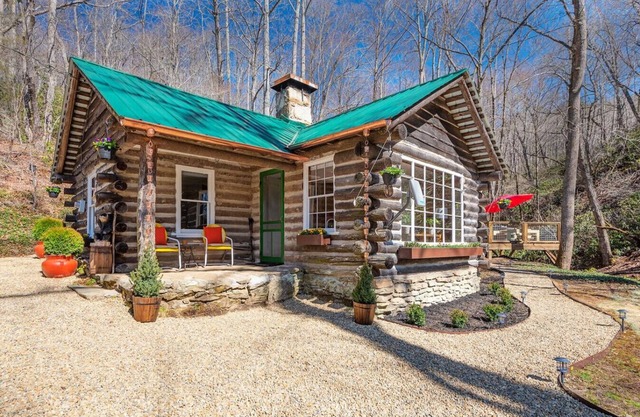 Historic Glenna Cabin