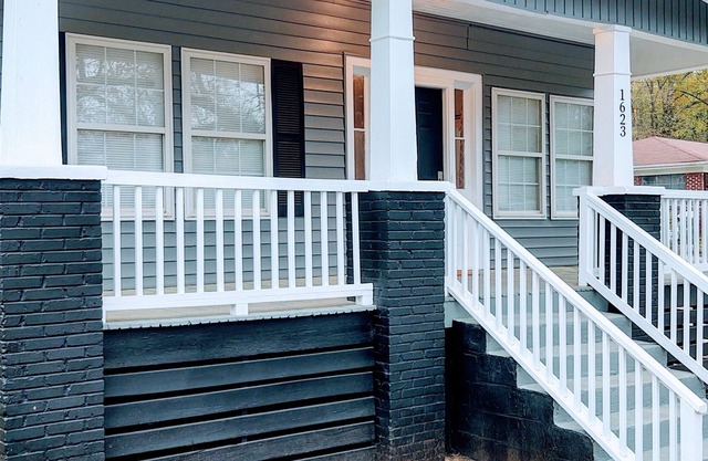 Historic Home a mile from Downtown & Stadium