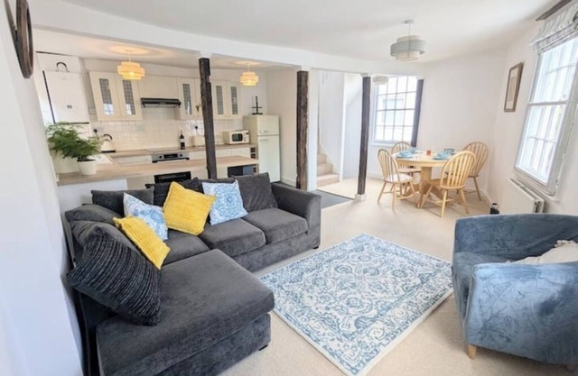 Historic maisonette cottage in the beautiful village of Cuckfield