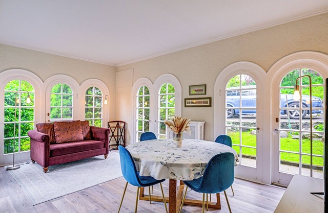 Historic Mamaroneck Guest House - Walk to Harbor!