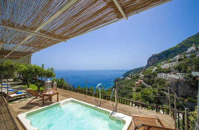 Historic residence with spectacular views of the Amalfi sea and private jacuzzi