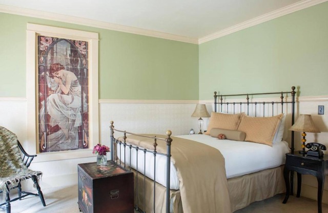 Historic Stay w/Cozy Lounge, Beautiful Courtyard - Close to Trailhead