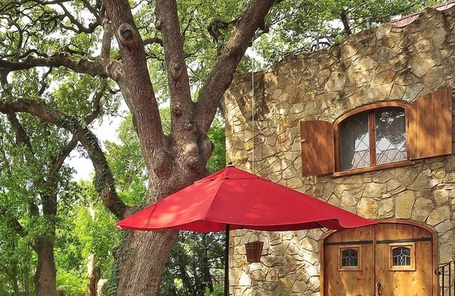 Historic Tarrytown Cottage on Lake Austin/ Scenic Drive