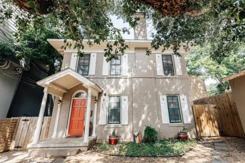 Historic Victorian 4B Home on UT Campus & Downtwn
