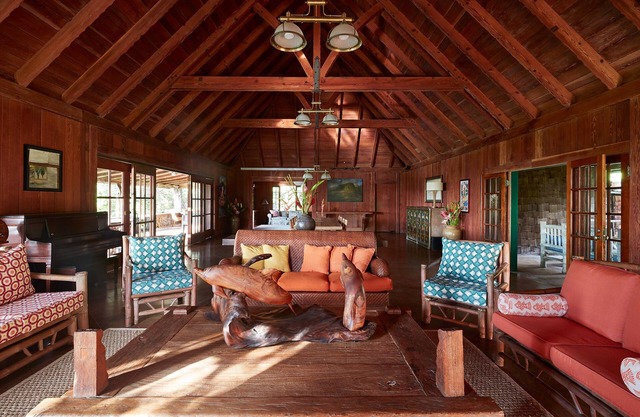 Historical lodge at Pu'u O Hoku Ranch! Outdoor pool and farm-to-table meals!