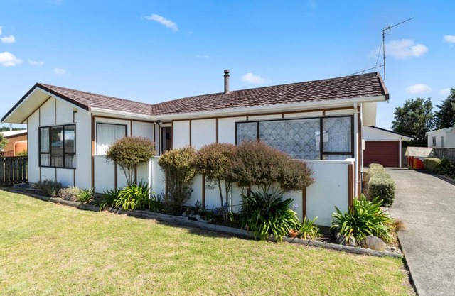 Hit The Beach - Waitarere Beach Holiday Home