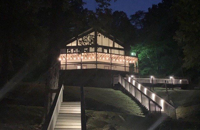 Hiwassee Hideaway - Lakefront, Covered Dock, Quiet Cove, Breathtaking Views.