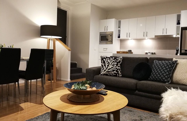 Hobart City Escape: Your perfect CBD base to unwind and explore Hobart!