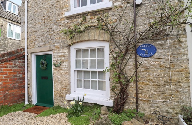 HOBBES COTTAGE, character holiday cottage in Malmesbury