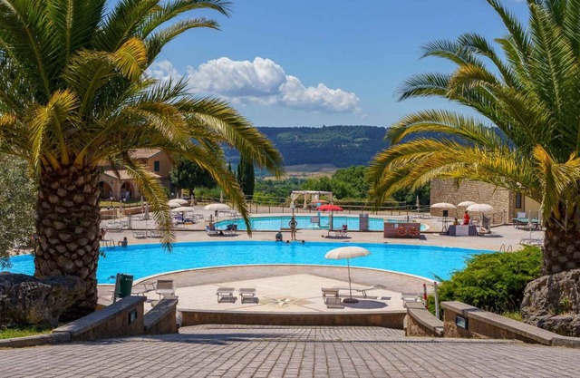 Holiday apartment with outpool